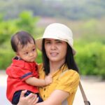 Phòng khám phụ sản Hoàng Cầu 24 asian baby travels with his mother holiday 35956 2864