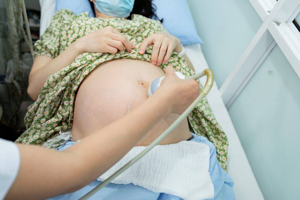 Tổng hợp thông tin xét nghiệm sàng lọc dị tật thai nhi mẹ bầu cần biết 4 Những mẹ bầu cần thực hiện xét nghiệm sàng lọc dị tật thai nhi trước khi sinh