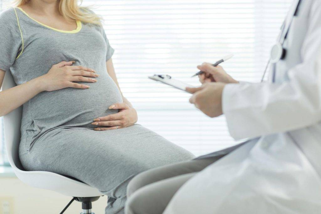 Kinh nghiệm chăm sóc mẹ bầu 3 tháng đầu an toàn, khoa học 2 Thời điểm mẹ bầu cần đến bác sĩ kiểm tra